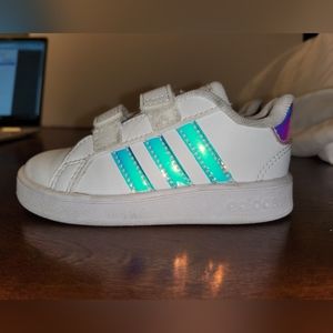 Toddler size 6.5 white Adidas velcro shoe